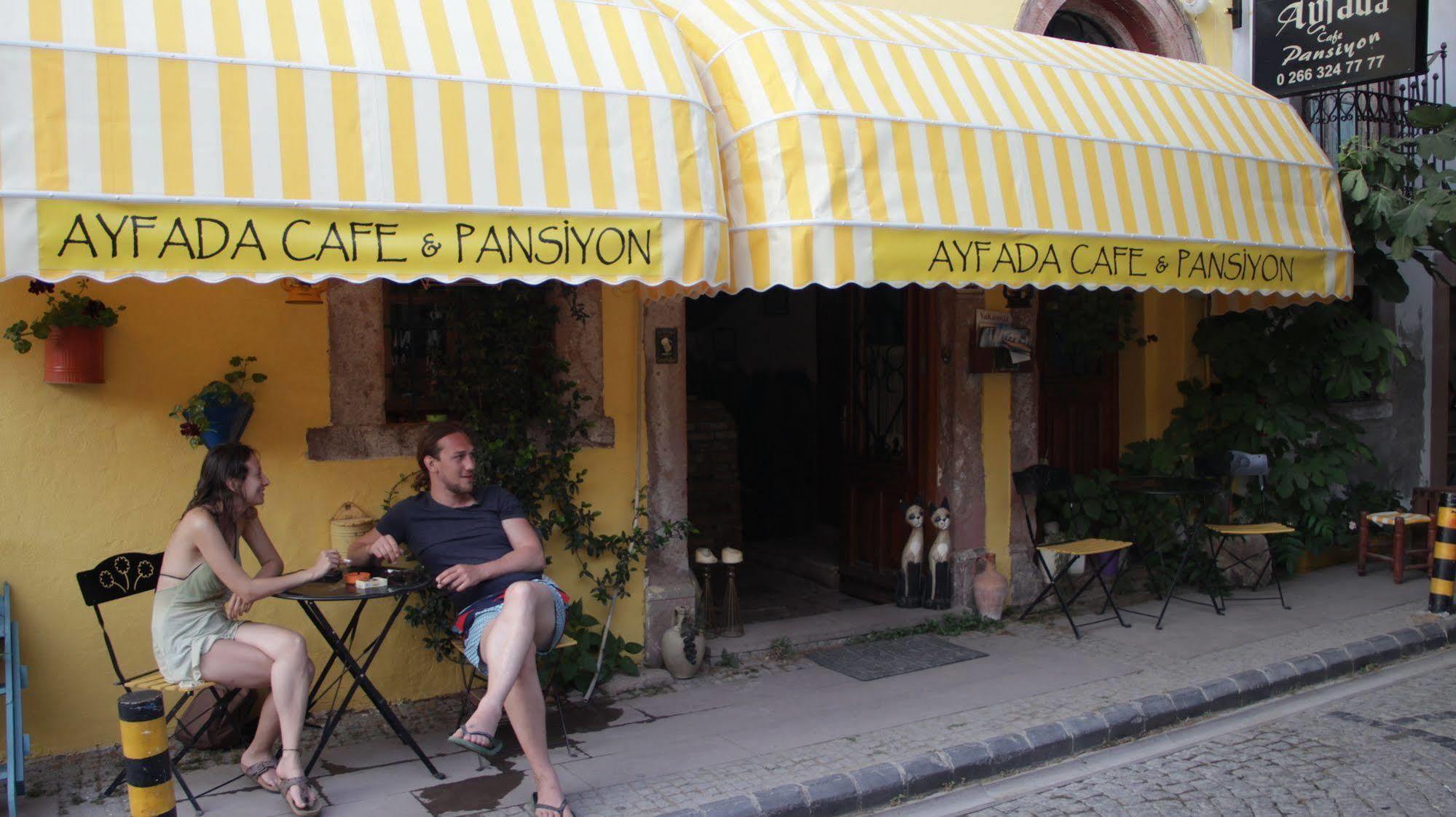 Ayfada Cafe & Pension ไอวาลิค ภายนอก รูปภาพ